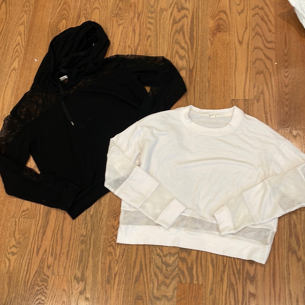 ⭐️BOGO⭐️ - 2 GARAGE CROP TOPS